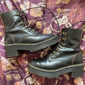 Leona Women’s Vintage Smooth Leather Heeled Boots size 6 Black